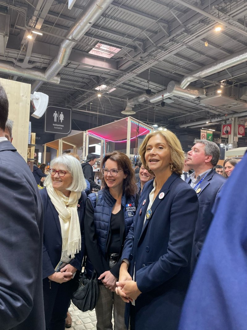 Photo de Valérie Lacroute, Vice-présidente du conseil régional, Mylène Testut-Neves, directrice dela DRIAAF et Valérie Pécresse, Présidente de la Région Île-de-France