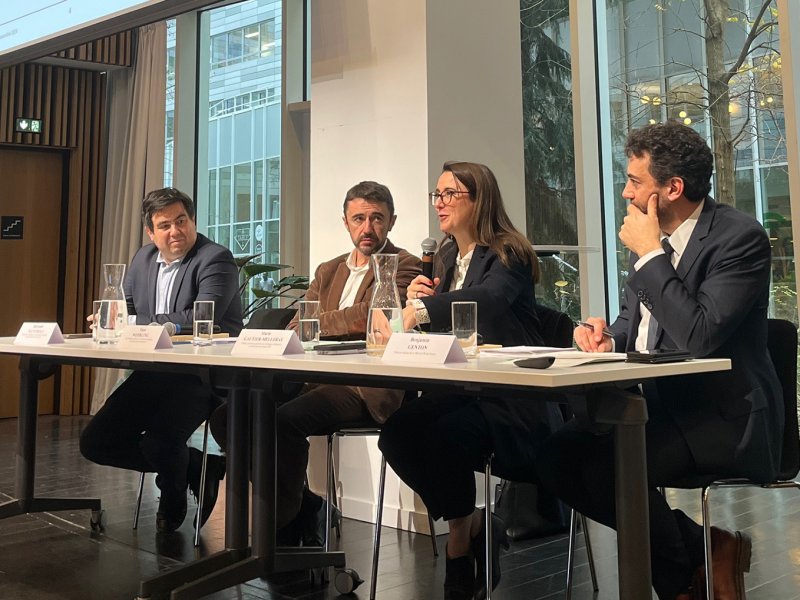 de gauche à droite : Bertrand Manterola - Directeur de l'agriculture, de la ruralité et de la forêt à la Région Île-de-France, Yann Wehrling, vice-président du Conseil régional, Marie Gautier-Melleray, préfète, secrétaire générale aux politiques publiques et Benjamin Genton, directeur adjoint DRIAAF